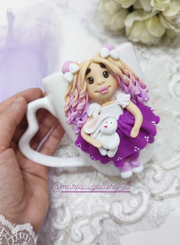 ماگ دستساز دخترانه عروسکی مدل دختر بنفش