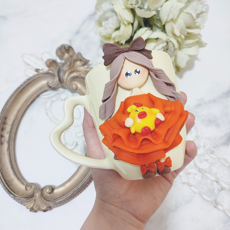 ماگ عروسکی طرح دختر جوجه ای